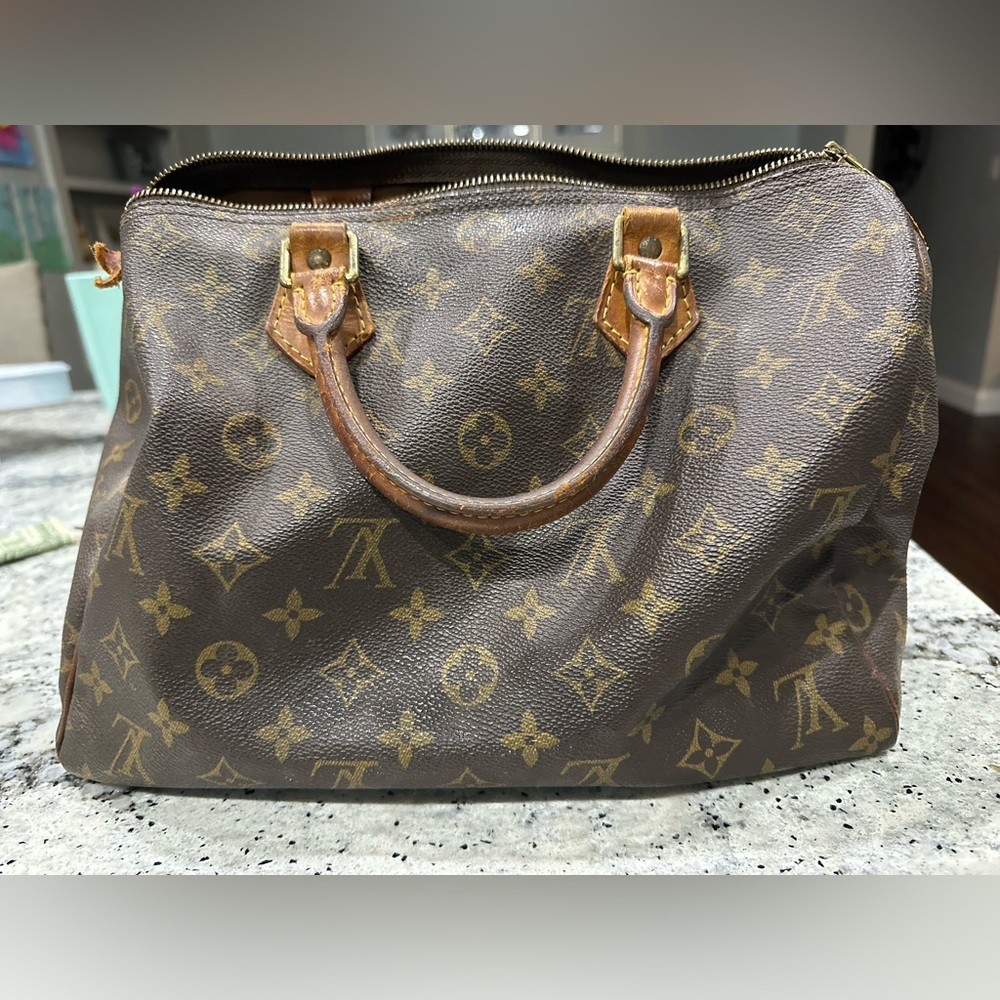 Authentic Louis Vuitton Vintage
Monogram Speedy 30 Hand Bag, - Picture 2 of 8
